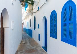 Lais Puzzle - Schöne Straße der weißen alten Medina des Dorfes Asilah in Marokko - 1.000 Teile
