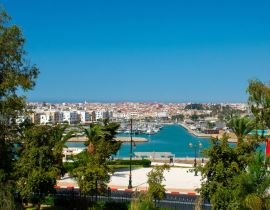Lais Puzzle - Luftaufnahme von Stadt und Fluss vor blauem Himmel in Rabat Marokko - 40, 100, 200, 500, 1.000 & 2.000 Teile