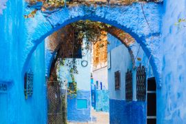 Lais Puzzle - Blick auf die Straße der blauen Stadt Chefchaouen, Marokko - 2.000 Teile