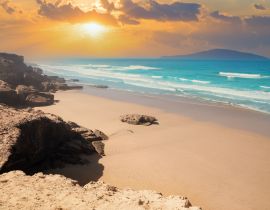 Lais Puzzle - Wunderschöner Sonnenuntergang, der den Strand von Agadir an der Atlantikküste in Marokko beleuchtet - 40, 100, 200, 500, 1.000 & 2.000 Teile