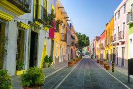 Lais Puzzle - Bunte Kolonialstraße in der Innenstadt von Puebla - 2.000 Teile