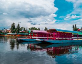 Lais Puzzle - Bunte mexikanische Trajineras auf dem See von Xochimilco - 40, 100, 200, 500, 1.000 & 2.000 Teile