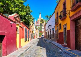 Lais Puzzle - Mexiko, Bunte Gebäude und Straßen von San Miguel de Allende im historischen Stadtzentrum - 1.000 Teile