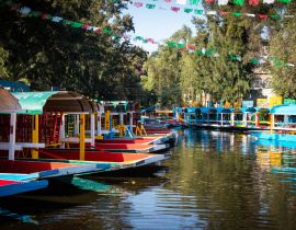 Lais Puzzle - Boote auf den Gewässern von Xochimilco in Mexiko-Stadt - 40, 100, 200, 500, 1.000 & 2.000 Teile