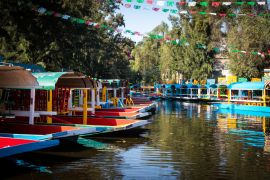 Lais Puzzle - Boote auf den Gewässern von Xochimilco in Mexiko-Stadt - 2.000 Teile