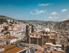 Lais Puzzle - Luftaufnahme der Kathedrale in Zacatecas, Mexiko, unter blauem Himmel bei Tageslicht - 40, 100, 200, 500, 1.000 & 2.000 Teile