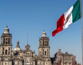 Lais Puzzle - Kathedrale in Mexiko-Stadt mit wehender mexikanischer Flagge - 40, 100, 200, 500, 1.000 & 2.000 Teile