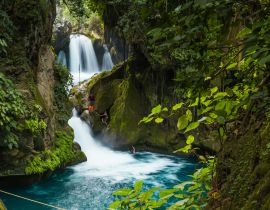 Lais Puzzle - Wald-Fluss-Steine-Landschaft, schöner Panoramablick auf den Fluss in Bridge of God und Wasserfälle von Tamasopo san luis potosi mexico - 40, 100, 200, 500, 1.000 & 2.000 Teile