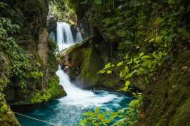 Lais Puzzle - Wald-Fluss-Steine-Landschaft, schöner Panoramablick auf den Fluss in Bridge of God und Wasserfälle von Tamasopo san luis potosi mexico - 2.000 Teile