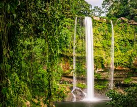 Lais Puzzle - Warmes Sonnenlicht auf dem wunderschönen Misol-Há-Wasserfall im üppig grünen Dschungel in der Nähe des Salto del Agua, Palenque, Chiapas, Mexiko - 40, 100, 200, 500, 1.000 & 2.000 Teile