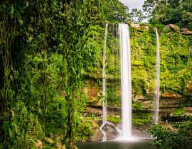 Lais Puzzle - Warmes Sonnenlicht auf dem wunderschönen Misol-Há-Wasserfall im üppig grünen Dschungel in der Nähe des Salto del Agua, Palenque, Chiapas, Mexiko - 40, 100, 200, 500, 1.000 & 2.000 Teile