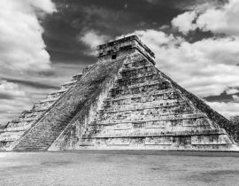 Lais Puzzle - Schwarz-Weiß-Fotografie der Maya-Stätte Chichen Itza mit der Tempelpyramide von Kukulkan - 40, 100, 200, 500, 1.000 & 2.000 Teile