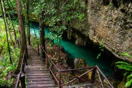 Lais Puzzle - Holzpfad in einer Cenote mit kristallklarem Süßwasser bei Tulum - Riviera Maya, Tulum, Yucatan, Mexiko - 2.000 Teile