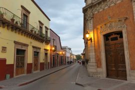 Lais Puzzle - Kolonialstadt Lagos de Moreno, Mexiko, am Abend - 2.000 Teile