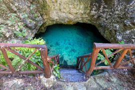 Lais Puzzle - Die malerische Cenote Casa Tortuga in der Nähe von Tulum und Playa Del Carmen, eine beliebte Touristenattraktion für den lokalen und internationalen Tourismus - 2.000 Teile