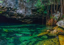 Lais Puzzle - Fullshot einer wunderschönen Cenote mit klarem Wasser in Mexiko - 1.000 Teile