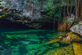 Lais Puzzle - Fullshot einer wunderschönen Cenote mit klarem Wasser in Mexiko - 2.000 Teile