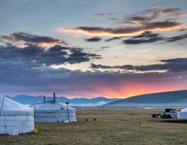 Lais Puzzle - mongolische Gers in einer Landschaft - 40, 100, 200, 500, 1.000 & 2.000 Teile