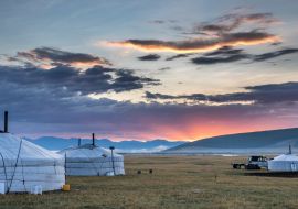 Lais Puzzle - mongolische Gers in einer Landschaft - 1.000 Teile