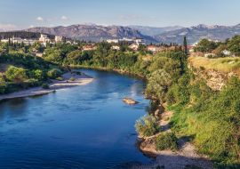 Lais Puzzle - Blick auf den Fluss Moraca in der Stadt Podgorica, Montenegro - 1.000 Teile