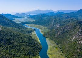 Lais Puzzle - Panoramablick auf den Skadar-See in Montenegro, berühmter touristischer Ort mit Fluss und Bergen - 1.000 Teile