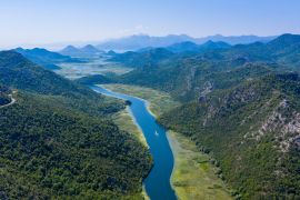 Lais Puzzle - Panoramablick auf den Skadar-See in Montenegro, berühmter touristischer Ort mit Fluss und Bergen - 2.000 Teile