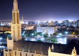 Lais Puzzle - Hoher Winkel über der Stadt Maputo bei Nacht. Mosambik - 1.000 Teile