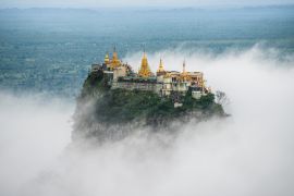 Lais Puzzle - Der Berg Popa über den Wolken in Bagan, Myanmar - 2.000 Teile