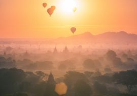 Lais Puzzle - Heißluftballon über der Ebene und der Pagode von Bagan am nebligen Morgen - 1.000 Teile