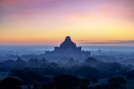 Lais Puzzle - Scenic Sonnenaufgang über Bagan in Myanmar Bagan ist eine alte Stadt mit Tausenden von historischen buddhistischen - 2.000 Teile