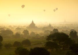 Lais Puzzle - Heißluftballons fliegen über die Pagode alten Stadt Feld auf Silhouette Sonnenaufgang Szene in Bagan Myanmar - 1.000 Teile