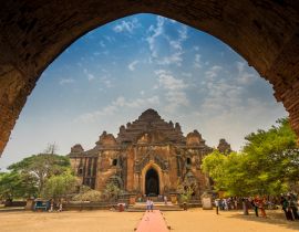 Lais Puzzle - Architektonischer Bogen am Eingang des Dhammayangyi-Tempels, eines buddhistischen Tempels in Bagan, Myanmar. Der größte aller Tempel in Bagan - 40, 100, 200, 500, 1.000 & 2.000 Teile