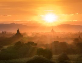 Lais Puzzle - Sonnenuntergang Landschaft Blick mit Silhouetten der alten Bagan-Tempel, in Bagan Archaeological Zone Bagan Mandalay Myanmar (Burma) - 40, 100, 200, 500, 1.000 & 2.000 Teile