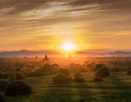 Lais Puzzle - Sonnenuntergang Landschaft mit Silhouetten der alten Bagan-Tempel, in Bagan Archaeological Zone Bagan Mandalay Myanmar (Burma) - 40, 100, 200, 500, 1.000 & 2.000 Teile