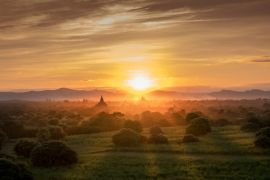 Lais Puzzle - Sonnenuntergang Landschaft mit Silhouetten der alten Bagan-Tempel, in Bagan Archaeological Zone Bagan Mandalay Myanmar (Burma) - 2.000 Teile