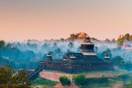 Lais Puzzle - Mrauk U (kleines Bagan), die alte Hauptstadt der Rakhaing. Sonnenaufgang über dem Dukkanthein Paya-Tempel in Mrauk U. Myanmar (Birma) - 2.000 Teile