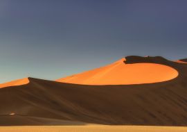 Lais Puzzle - Sossusvlei Salzpfanne mit hohen roten Sanddünen in der Namib-Wüste, Namibia, Afrika - 1.000 Teile