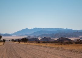 Lais Puzzle - Schotterstraße, die zum Sossusvlei in Namibia führt - 1.000 Teile