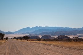 Lais Puzzle - Schotterstraße, die zum Sossusvlei in Namibia führt - 2.000 Teile
