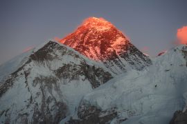 Lais Puzzle - Everest. Rote Strahlen der Sonne. Berglandschaft. Nepal - 2.000 Teile