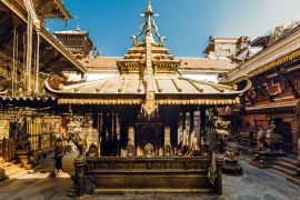 Lais Puzzle - Der goldene Tempel in Patan, einzigartiges buddhistisches Kloster im Norden des Durbar Square, Kathmandu in Nepal - 2.000 Teile