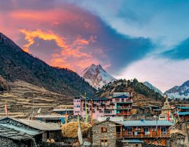 Lais Puzzle - Schöner dramatischer Sonnenuntergang über dem Berg Manaslu im Himalaya-Gebirge, Nepal. Manaslu Rundwanderung im Dezember. - 40, 100, 200, 500, 1.000 & 2.000 Teile