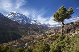 Lais Puzzle - Annapurna Gebirgskette Landschaftsansicht von der Trekkingroute zwischen den Dörfern Pisang und Manang im nepalesischen Himalaya Gebirge - 2.000 Teile