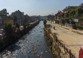 Lais Puzzle - Bild des Bagmati-Flusses in Kathmandu, Nepal - 1.000 Teile