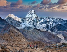 Lais Puzzle - Ehrfurcht gebietender Gipfel der Ama Dablam - Trekker im Vordergrund, Himalaya, Nepal - 40, 100, 200, 500, 1.000 & 2.000 Teile
