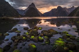 Lais Puzzle - Milford Sound (Piopiotahi) ist eine berühmte Attraktion im Fiordland National Park im Süden Neuseelands - 2.000 Teile