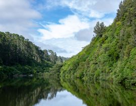 Lais Puzzle - Karori-Stausee mit spiegelnder Reflexion der neuseeländischen Berge - 40, 100, 200, 500, 1.000 & 2.000 Teile