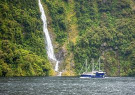 Lais Puzzle - Wasserfall am Doubtful Sound im Fiordland National Park in Neuseeland - 1.000 Teile