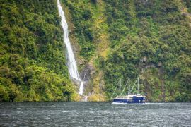Lais Puzzle - Wasserfall am Doubtful Sound im Fiordland National Park in Neuseeland - 2.000 Teile
