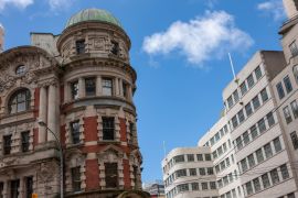 Lais Puzzle - Wellington, Neuseeland. Altes viktorianisches Gebäude im Kontrast mit moderner Architektur Gebäude - 2.000 Teile